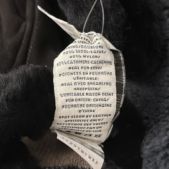 UGG Black Suede Gloves Tech Small NWT - Picture 8 of 8